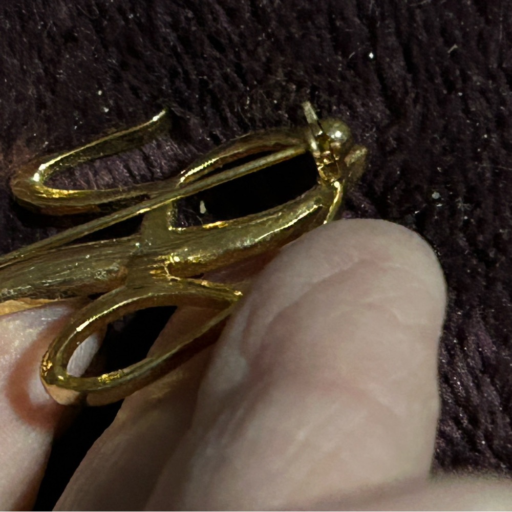 Gold Script Initial R Brooch with Sparkling Stones - Picture 5 of 7